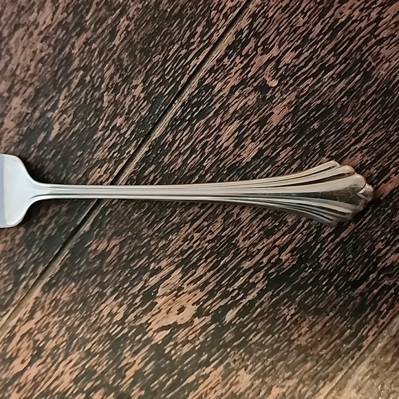 Oneida Bancroft/ Fortune Salad Fork - Picture 2 of 3